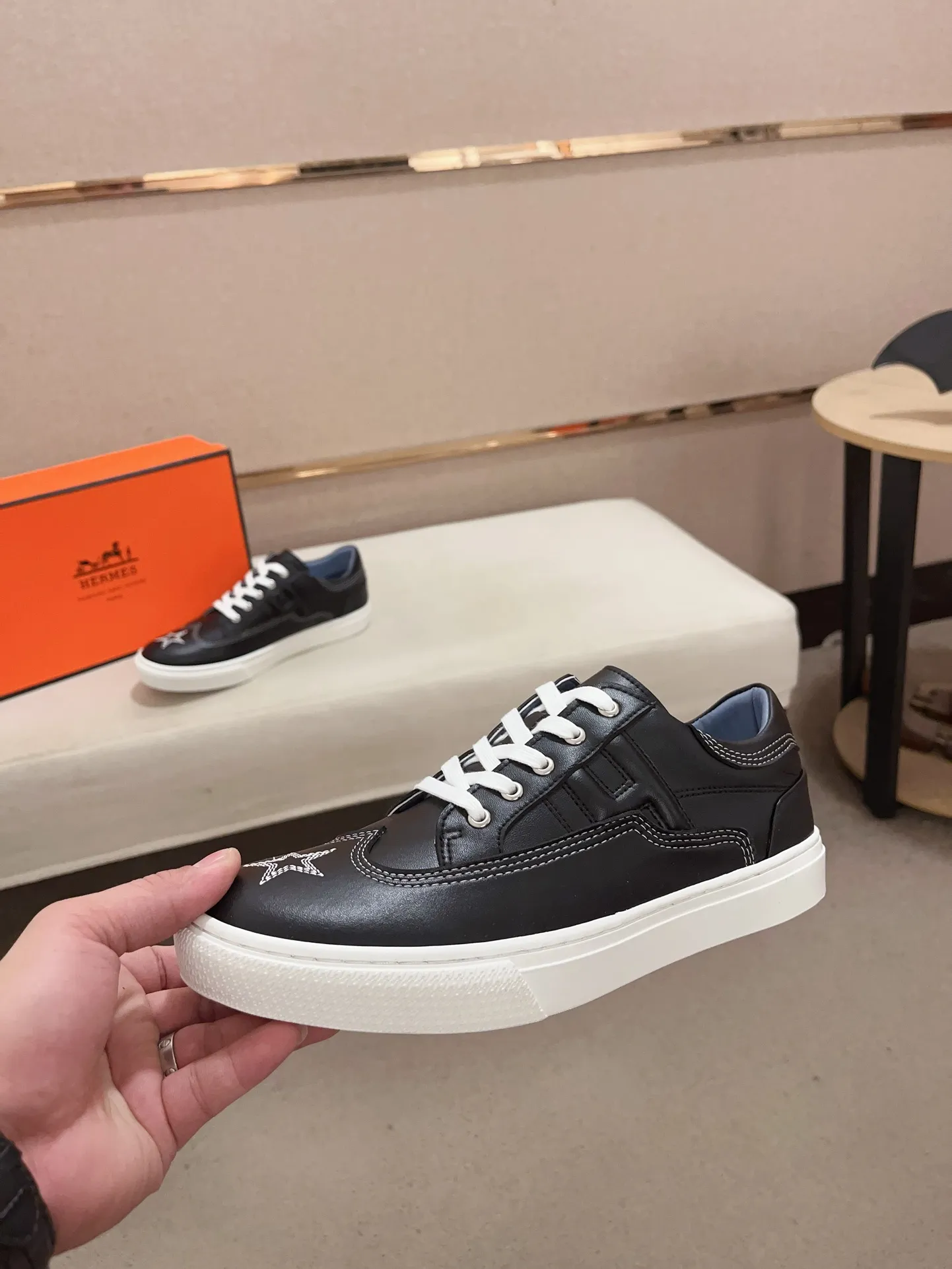 Men's clothing and shoes💰: 400💰《HERMES》【Classic Original Version】Hermès; Top 🔝 Purchasing Agency 🔍🔍Men's latest 🇺🇸 counter sales simultaneously, original ▲▲cowhide imported from Italy ▲▲Exquisite workmanship (Italian 🇮🇹Imported water-dyed 🐂cowhide lining) sole: original sole provided by the original factory, ⚠️exclusive double-layer activity·TPR·rubber·combined molded outsole; Code number: 38-44 (45/46 can be customized, non-refundable)